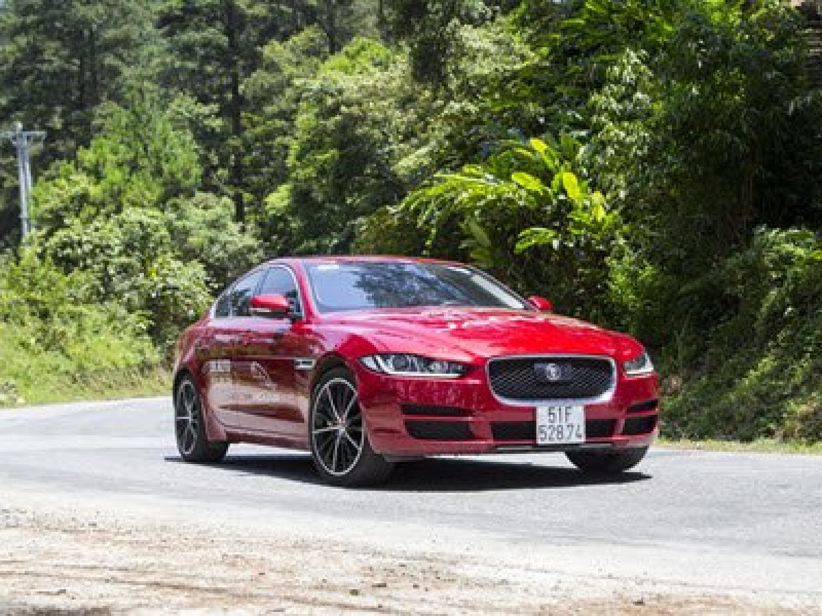 How To Deal With The Common Causes Of Engine Oil Leaks In A Jaguar How To Deal With The Common Causes Of Engine Oil Leaks In A Jaguar